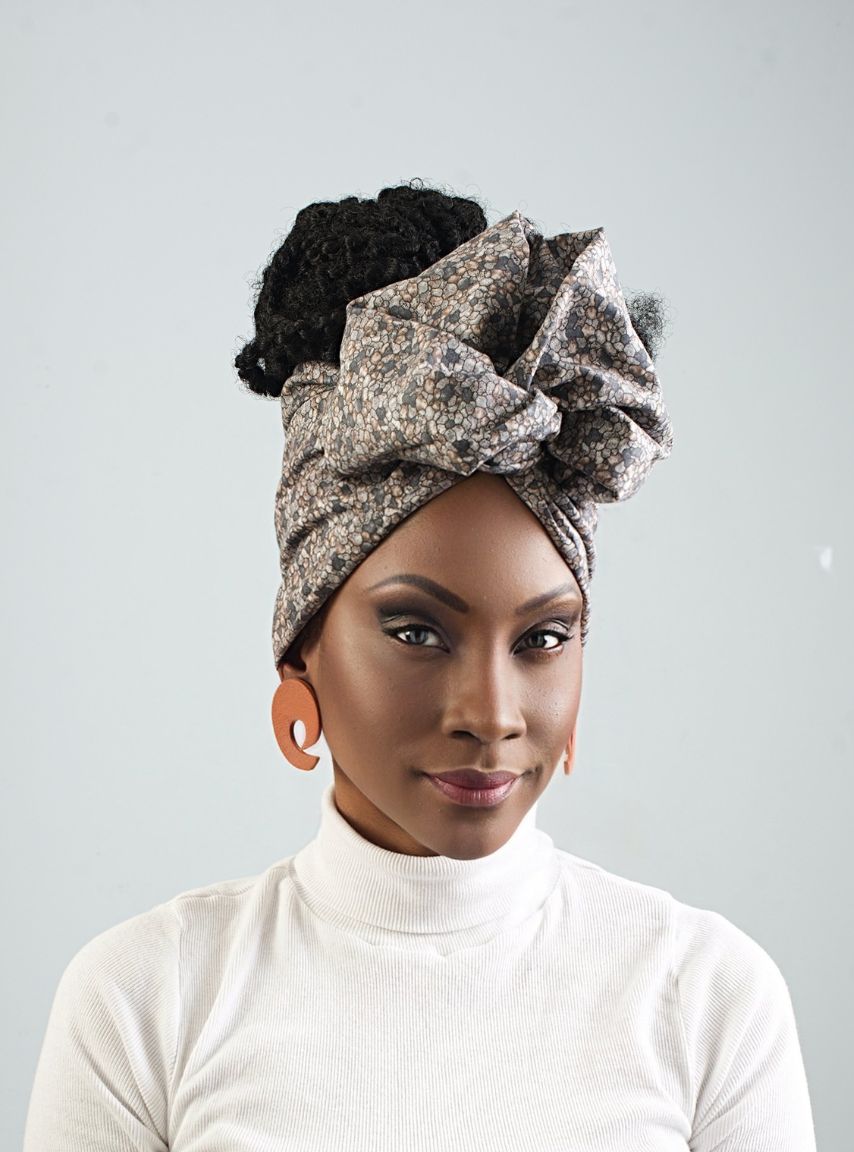 Get the perfect fit for your headwrap with our unique wire-infused design! Twist, bend and mold it into any shape you want. Say goodbye to traditional limitations!
