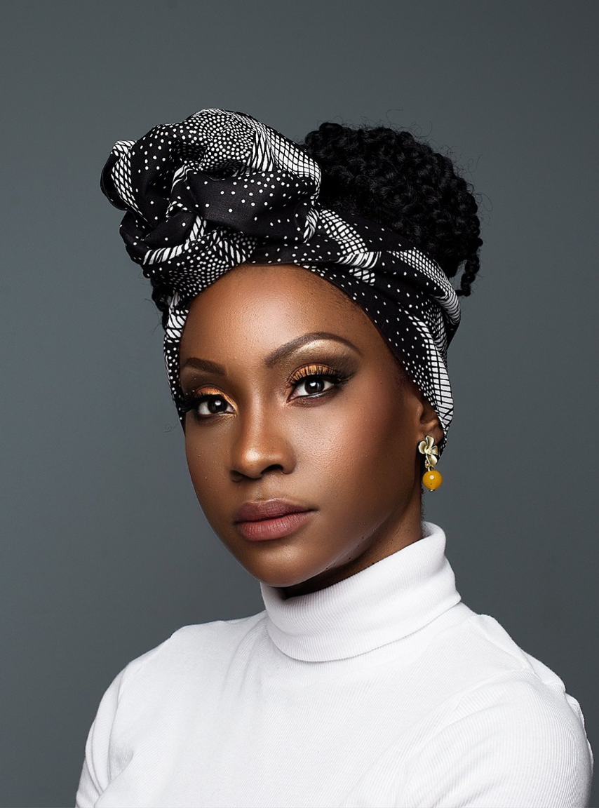 Black and white wire headwrap Step into a world of elegance with our Wire Headwrap and Handmade Accessories
