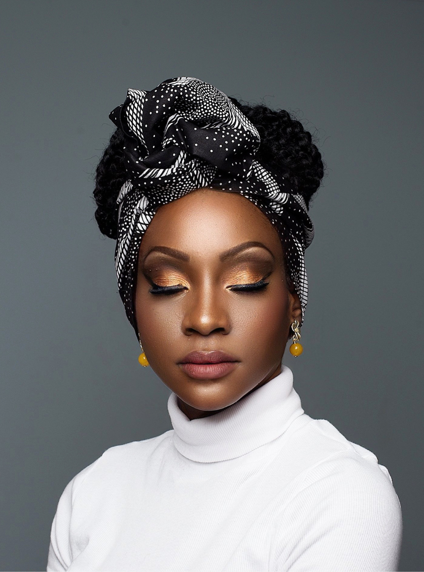 Black and white wire headwrap Step into a world of elegance with our Wire Headwrap and Handmade Accessories