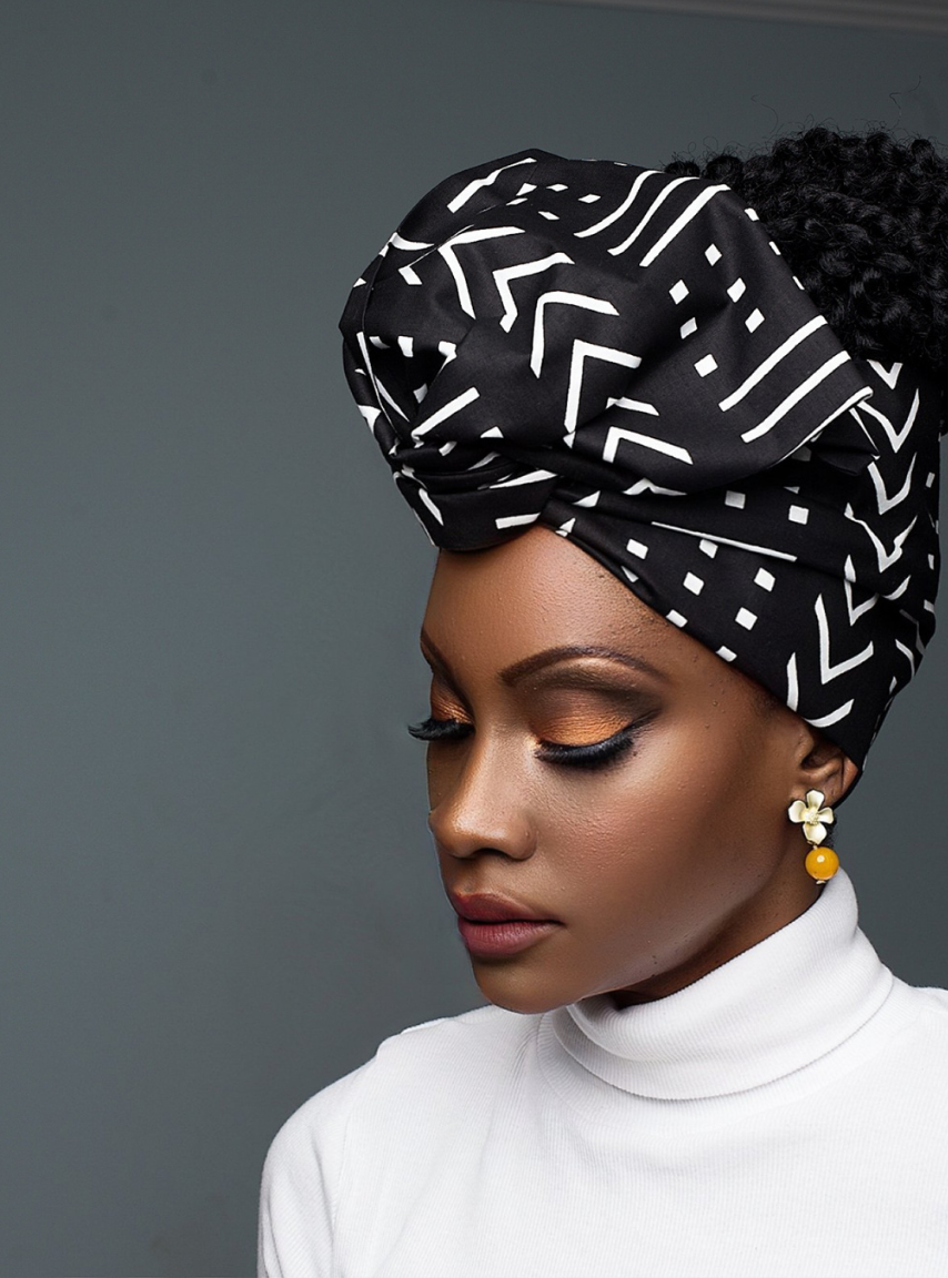 Black and white wire headwrap. Elevate your look with our Wire Headwrap and Handmade Accessories. Handcrafted to perfection, they add a touch of glamour to your everyday life