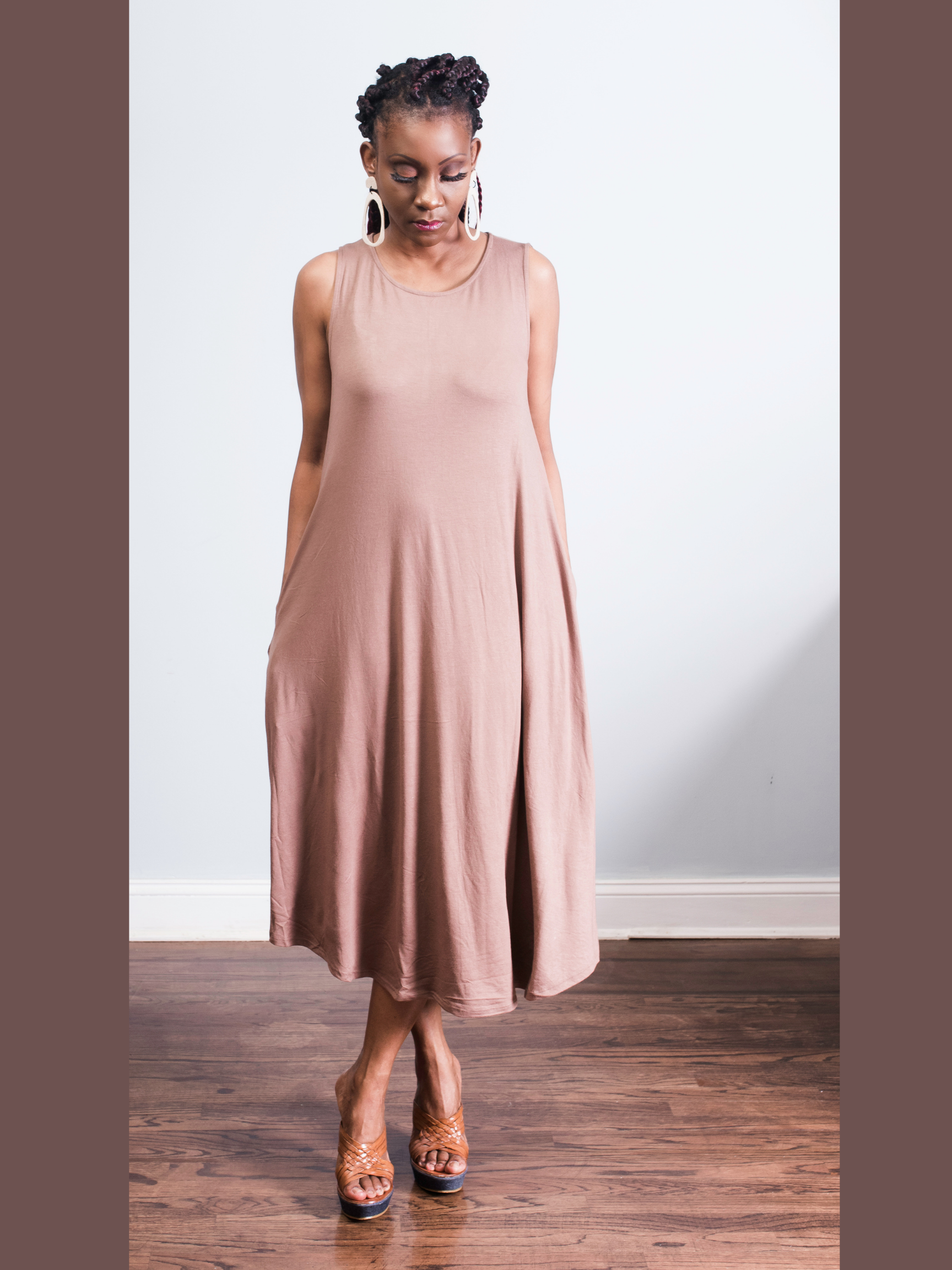 Sleeveless dress with side pockets Mocha – Soul Accessories