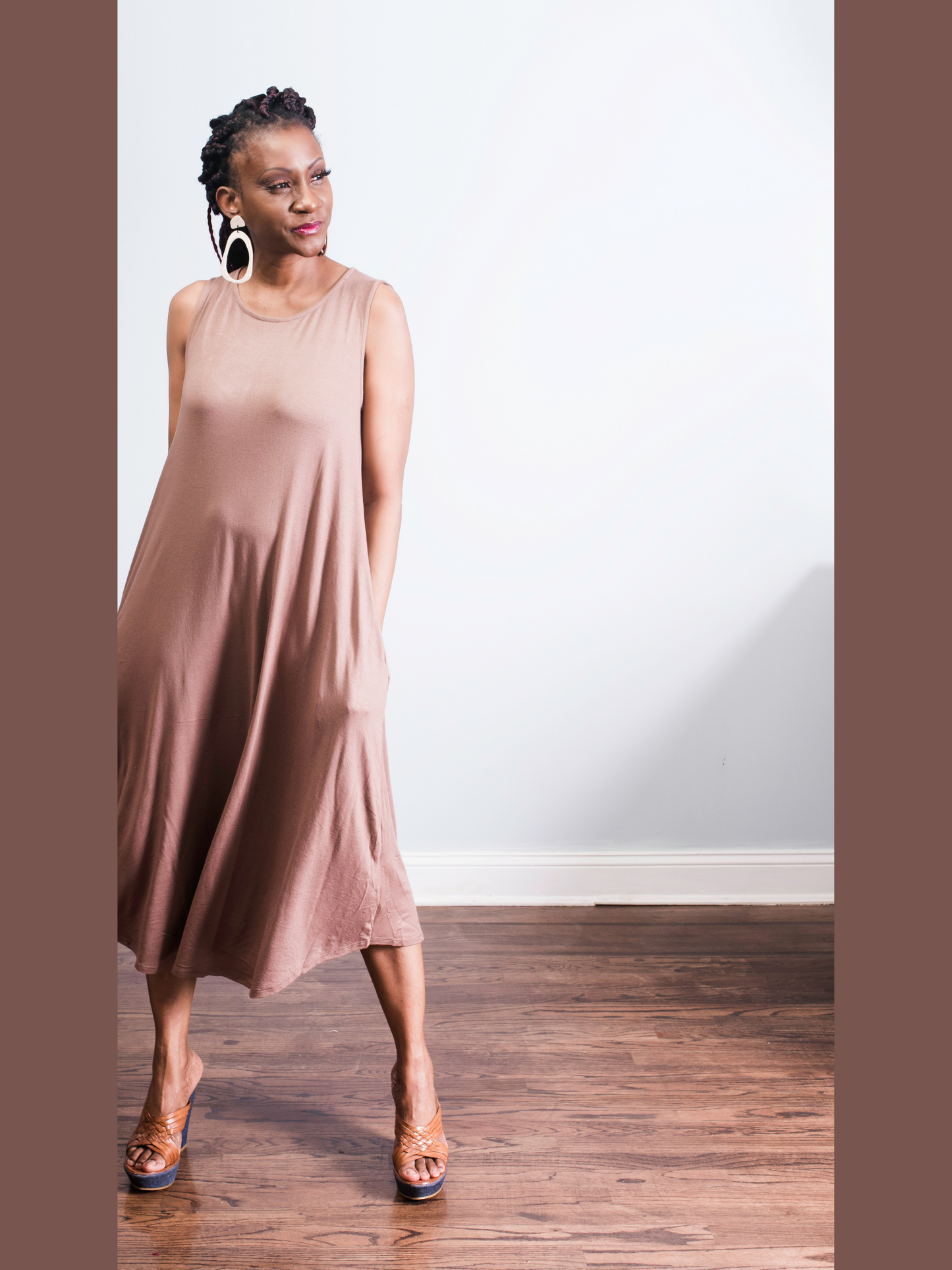 Sleeveless dress with side pockets - Mocha