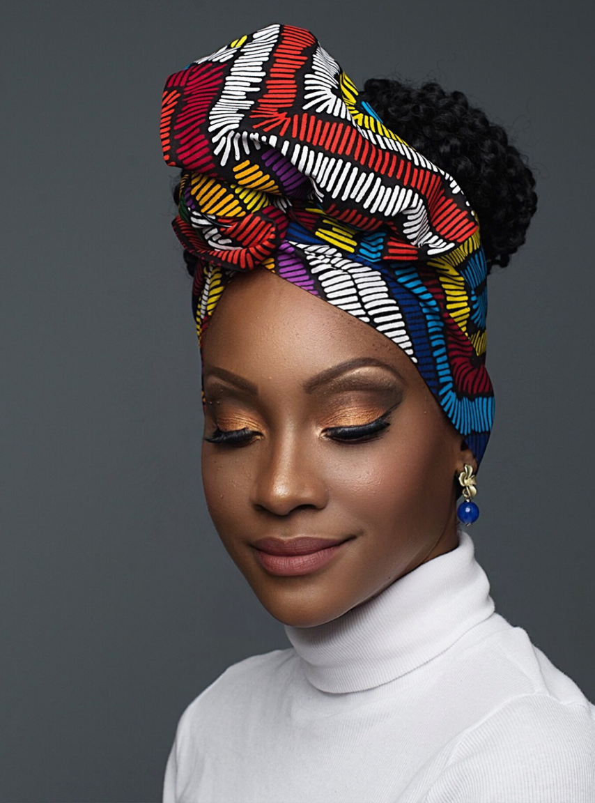 The colorfully wire headwrap features vibrant hues of red, blue, green, and yellow, creating a stunning rainbow effect.