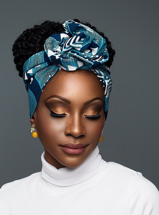Wire headwrap in turquoise. The wire headwrap is easy to put on and take off, making it a convenient and practical option for busy people who need a quick and hassle-free hairstyle solution.