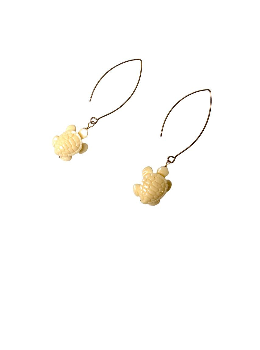 Turtle earrings off White