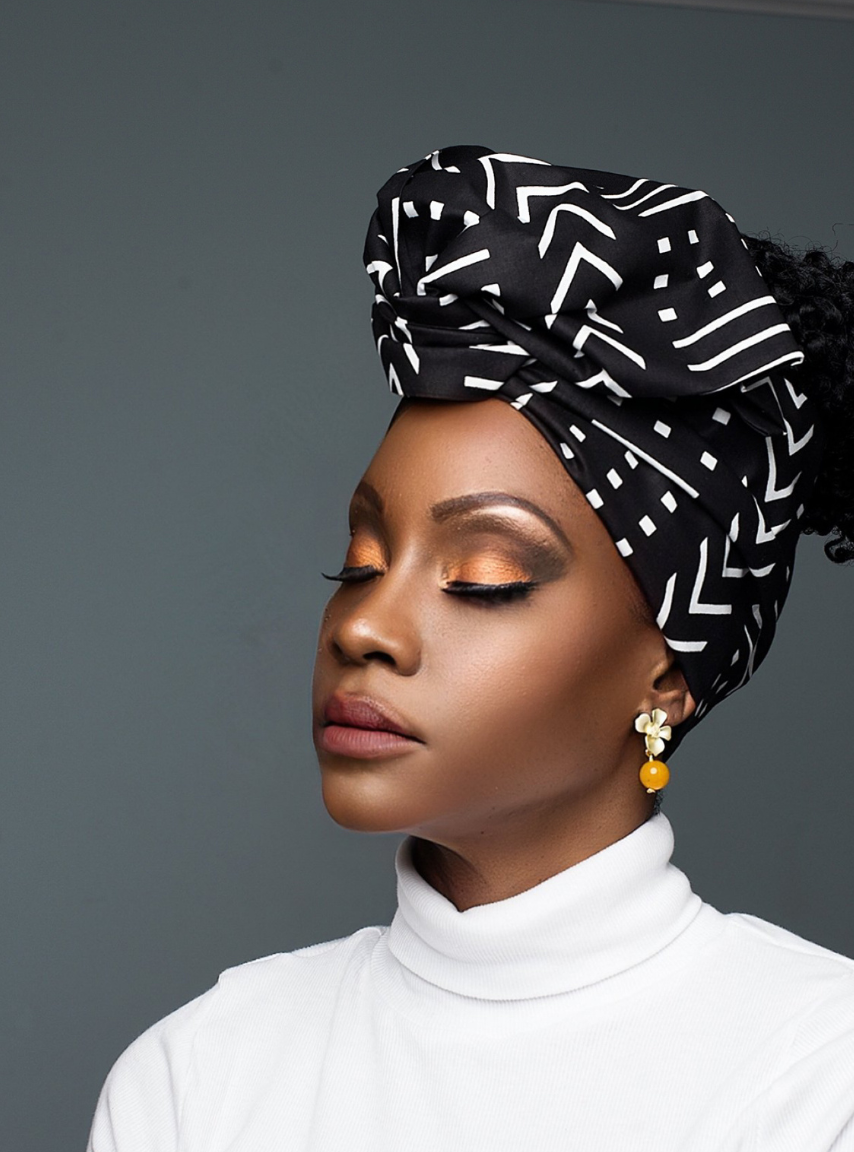 Black and white wire headwrap. Elevate your look with our Wire Headwrap and Handmade Accessories. Handcrafted to perfection, they add a touch of glamour to your everyday life