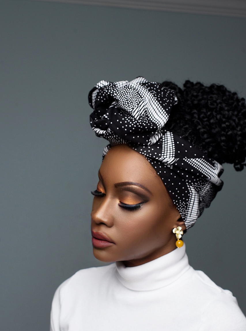 Black and white wire headwrap Step into a world of elegance with our Wire Headwrap and Handmade Accessories